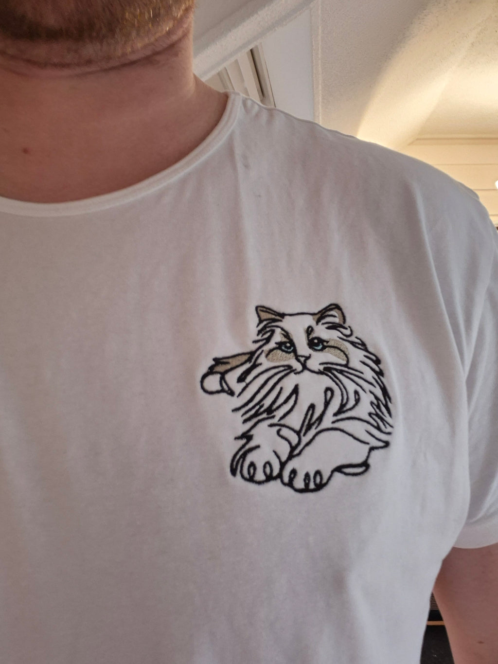 Aswit shirt met geborduurde dier