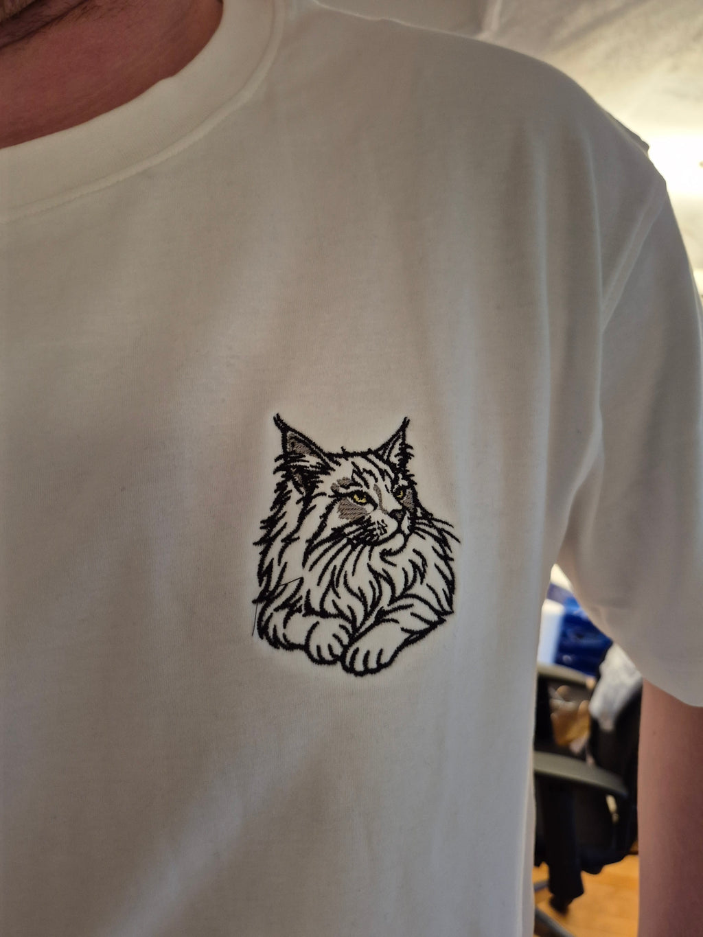 Aswit shirt met geborduurde dier